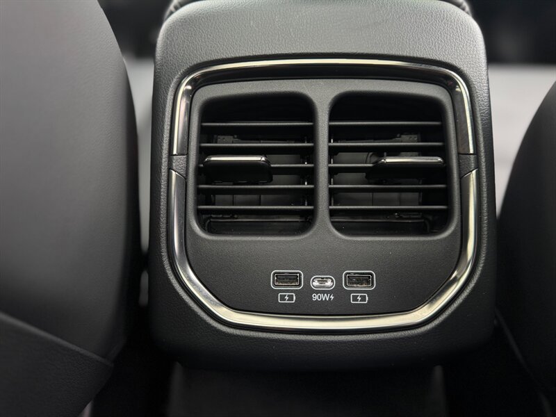 Used 2023 VinFast VF 8 Plus AWD/4WD image 15