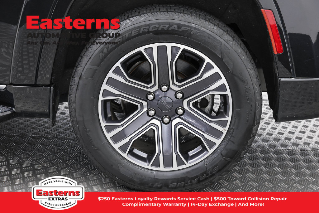 Used 2024 Jeep Wagoneer L Series II RWD image 40