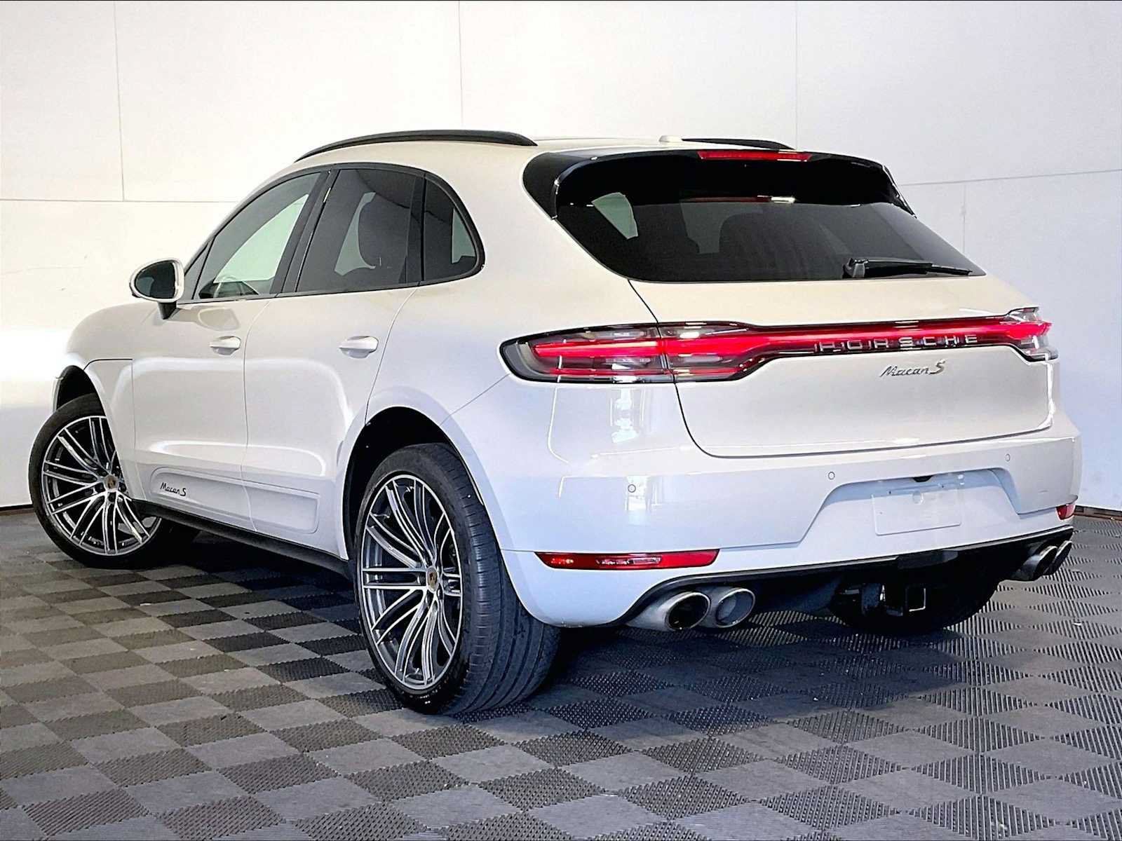 Certified 2021 Porsche Macan S AWD/4WD image 3