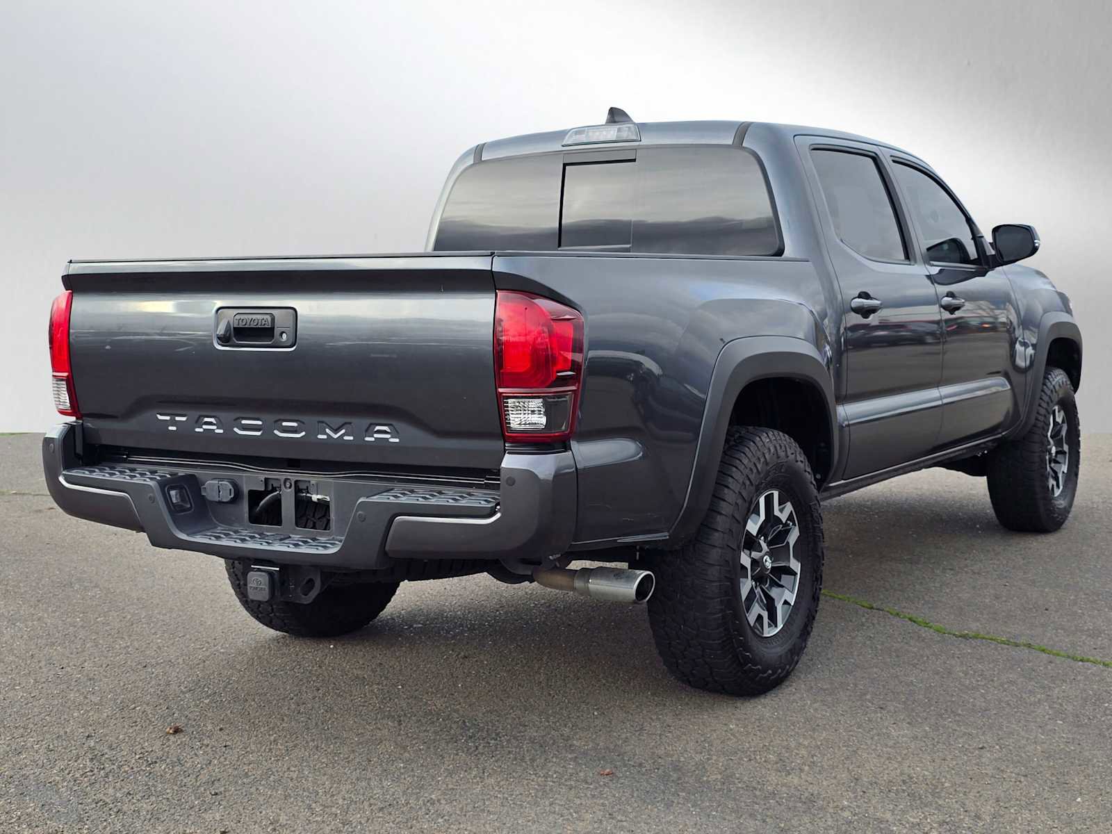 Used 2022 Toyota Tacoma TRD Off-Road image 3