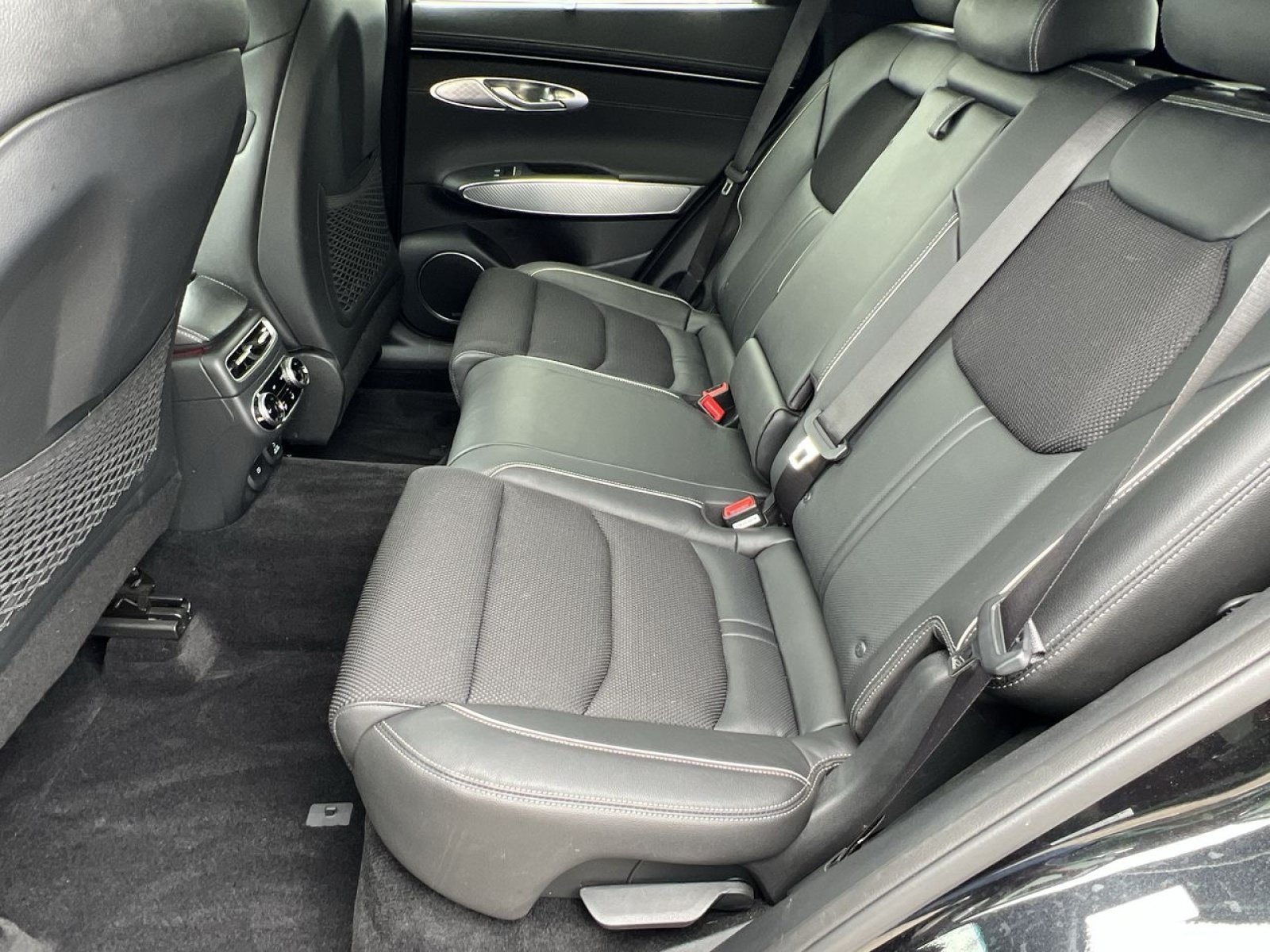 Used 2023 Genesis GV70 2.5T w/ Sport Prestige Package AWD/4WD image 26
