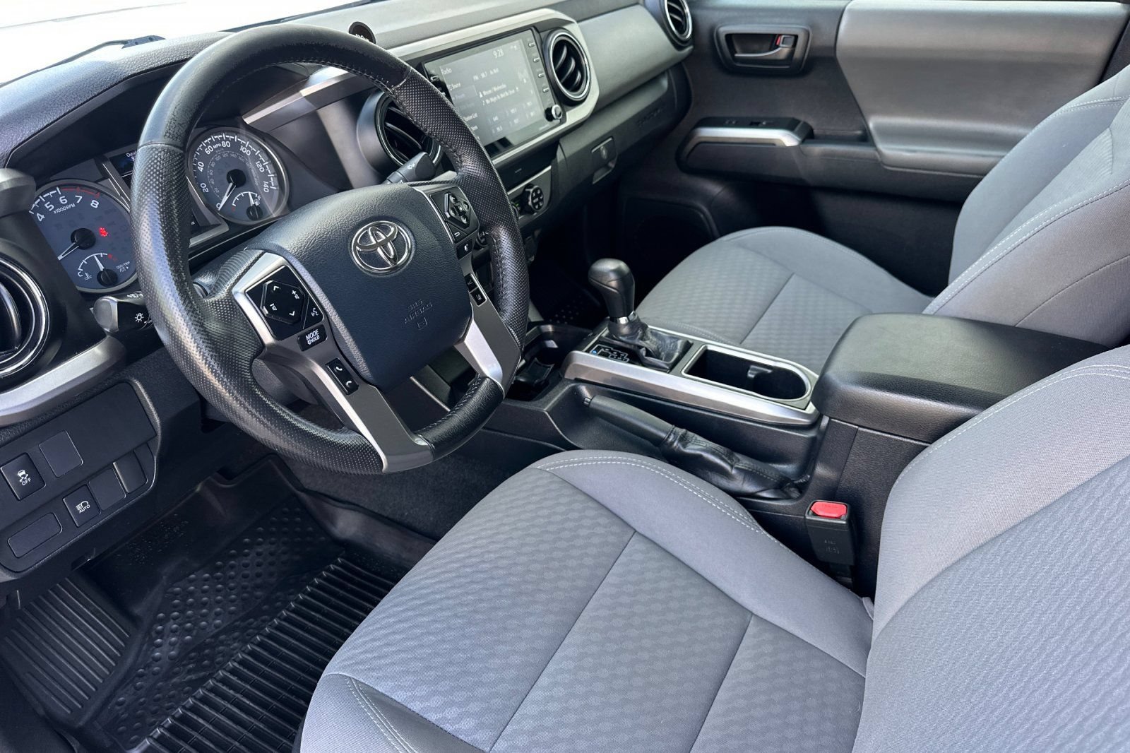 Used 2020 Toyota Tacoma SR5 AWD/4WD image 10