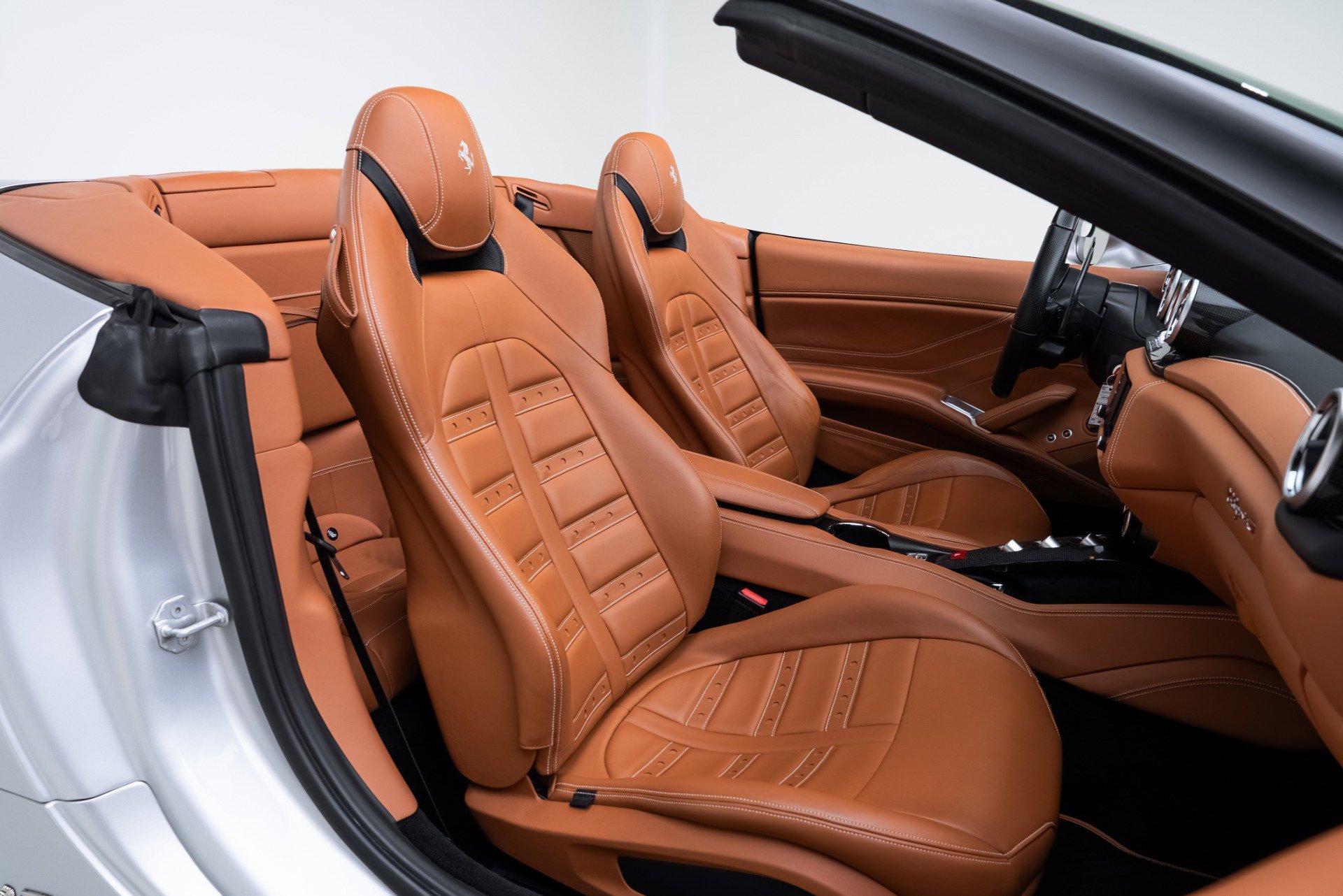 Used 2016 Ferrari California T image 43