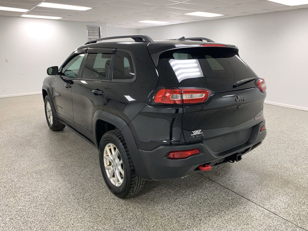 Used 2018 Jeep Cherokee Trailhawk w/ Cold Weather Group AWD/4WD image 6