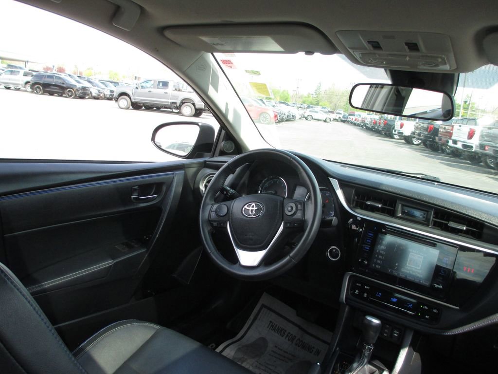 Used 2018 Toyota Corolla XSE image 22