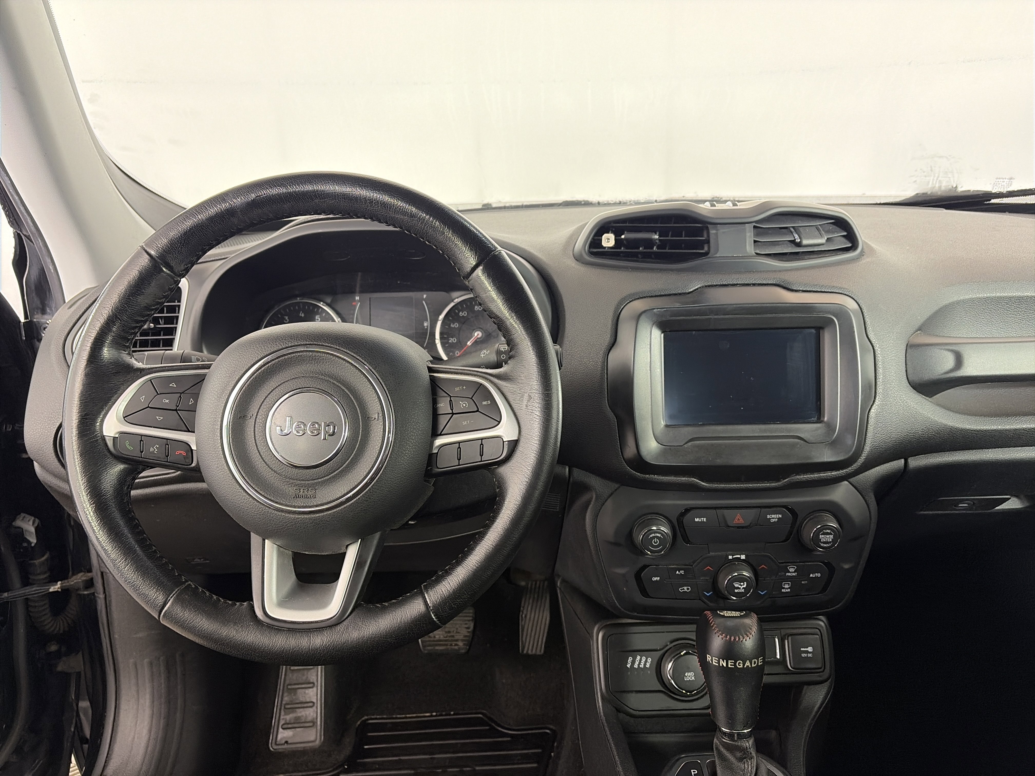 Used 2018 Jeep Renegade Latitude w/ Cold Weather Group image 3