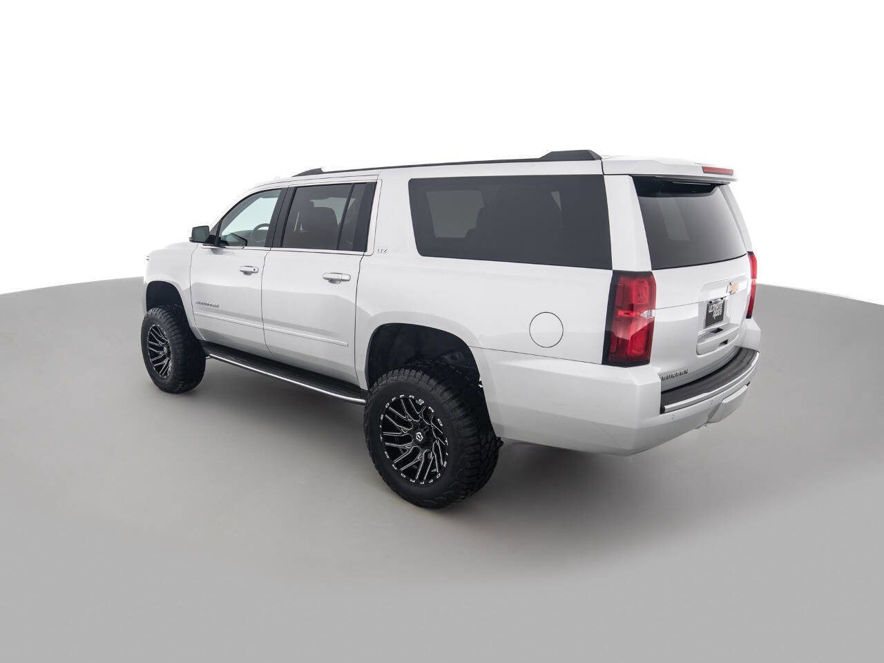 Used 2016 Chevrolet Suburban LTZ image 7