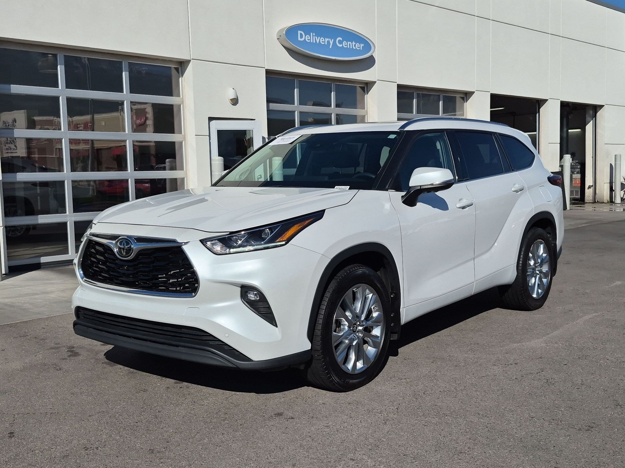 Used 2024 Toyota Highlander Limited AWD/4WD image 11