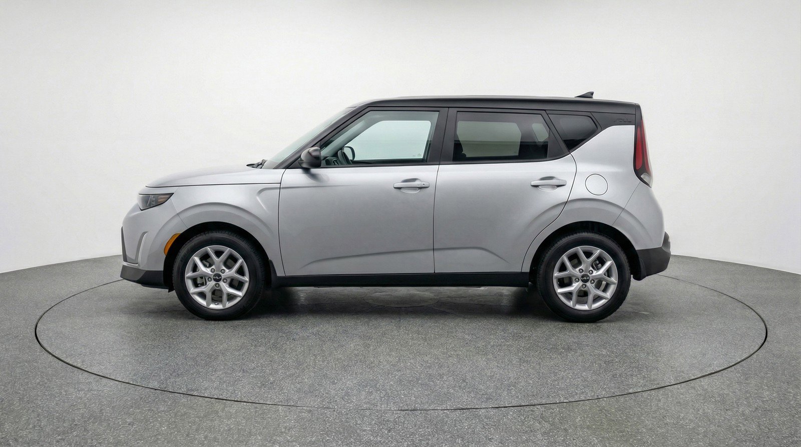 Used 2025 Kia Soul LX w/ LX Technology Package FWD image 5