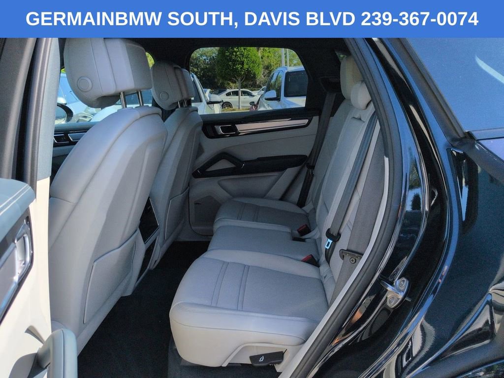 Used 2022 Porsche Cayenne S AWD/4WD image 15