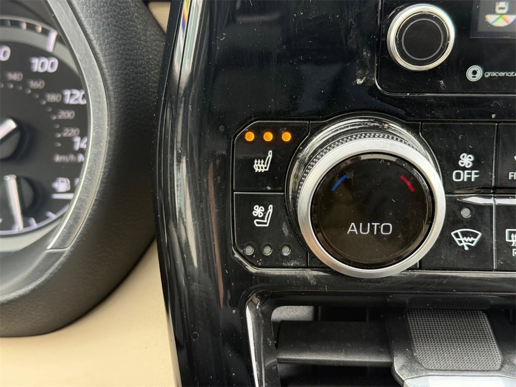 Used 2021 Toyota Highlander Limited image 22