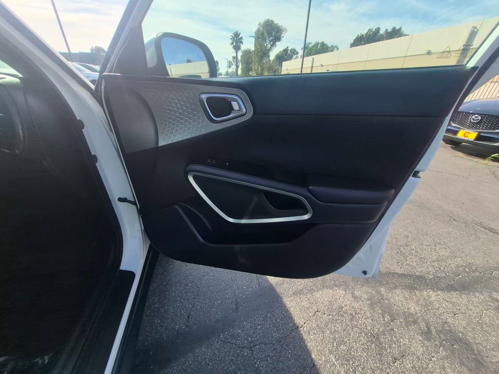 Used 2023 Kia Soul S image 30