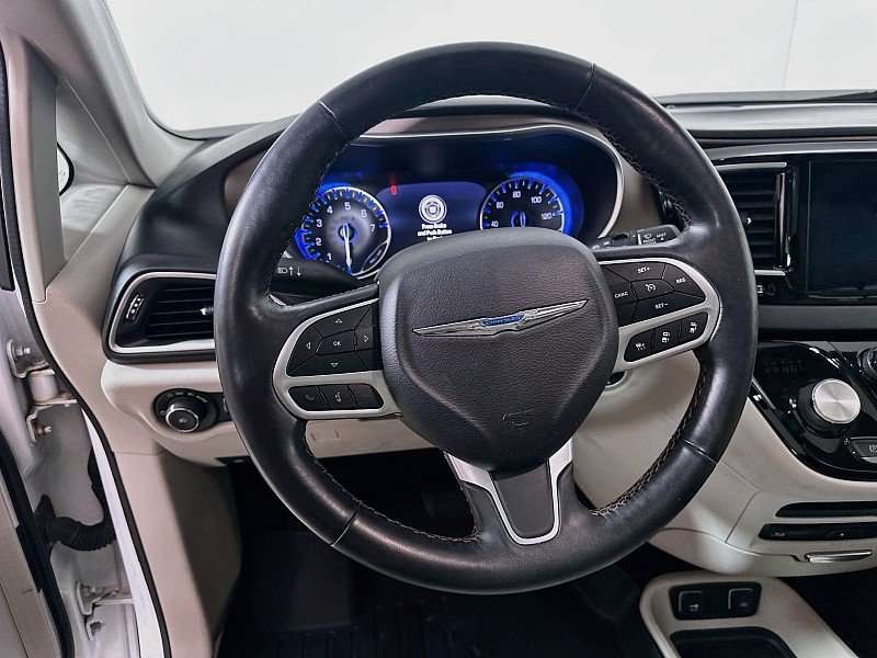 Used 2019 Chrysler Pacifica Touring-L Plus w/ Advanced Safetytec Group FWD image 12