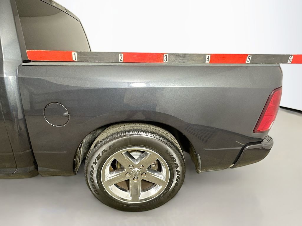 Used 2016 RAM 1500 Express RWD image 34