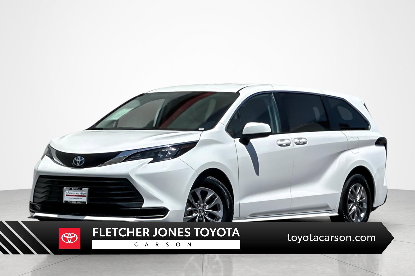 Certified 2024 Toyota Sienna LE FWD image 1