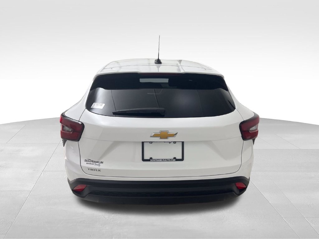 Used 2025 Chevrolet Trax LS FWD image 4