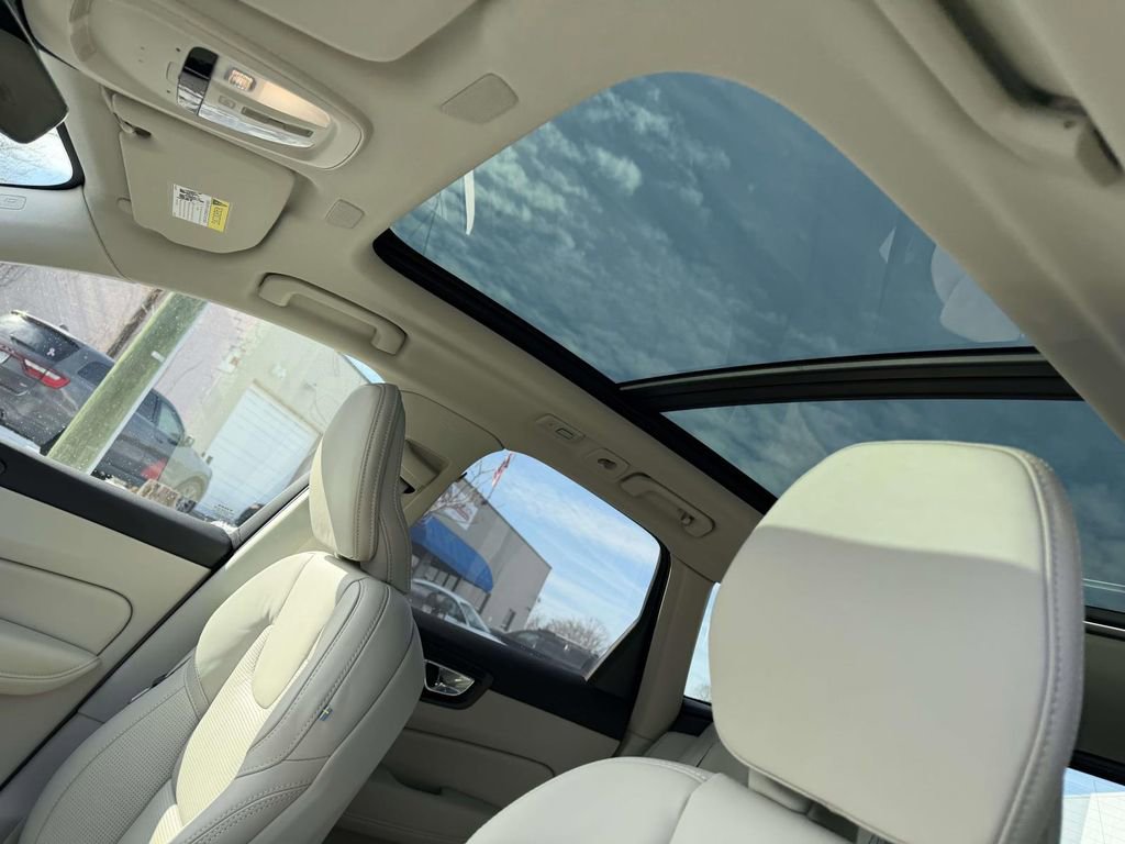 New 2026 Volvo XC60 B5 Ultra w/ Protection Package Premier image 18