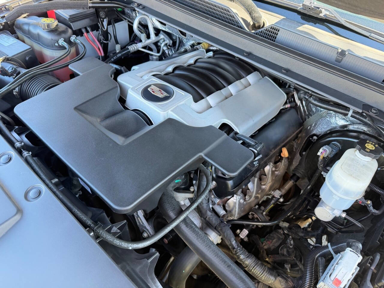 Used 2017 Cadillac Escalade ESV Luxury image 17