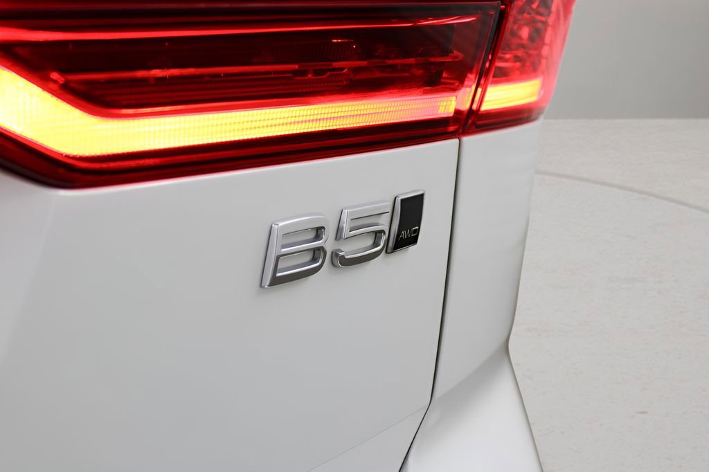 Used 2025 Volvo XC60 B5 Ultra image 31