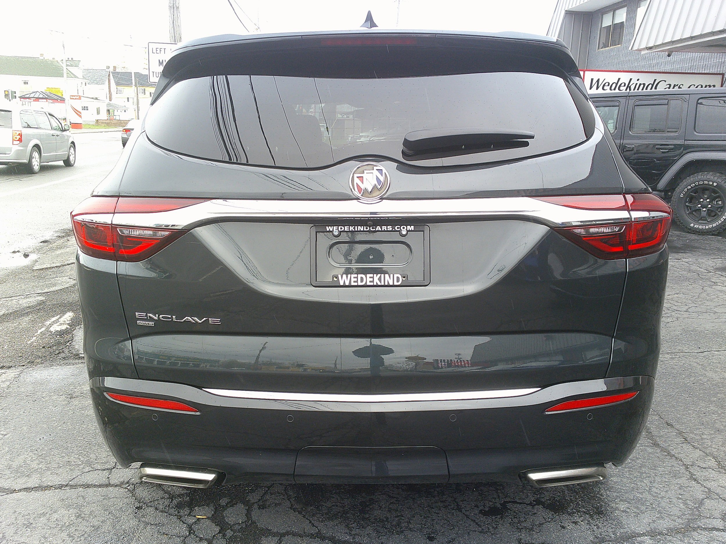 Used 2021 Buick Enclave Essence w/ Sound and Sites Package image 4