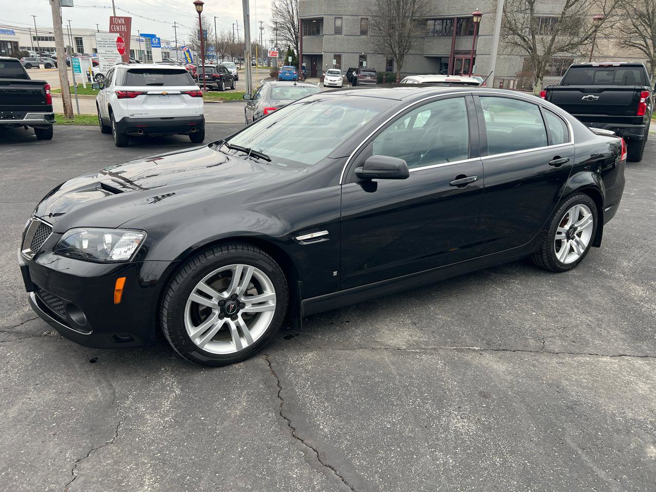 Used 2009 Pontiac G8 4dr Sdn w/ Premium Package image 1