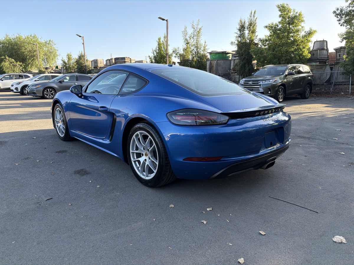 Used 2018 Porsche 718 Cayman RWD image 5