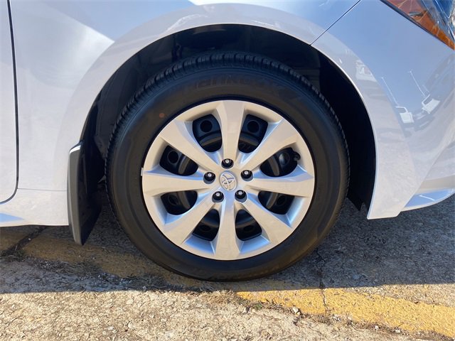 Used 2026 Toyota Corolla LE image 9