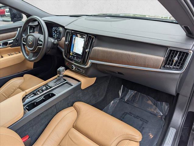 Used 2021 Volvo V90 T6 Cross Country image 22