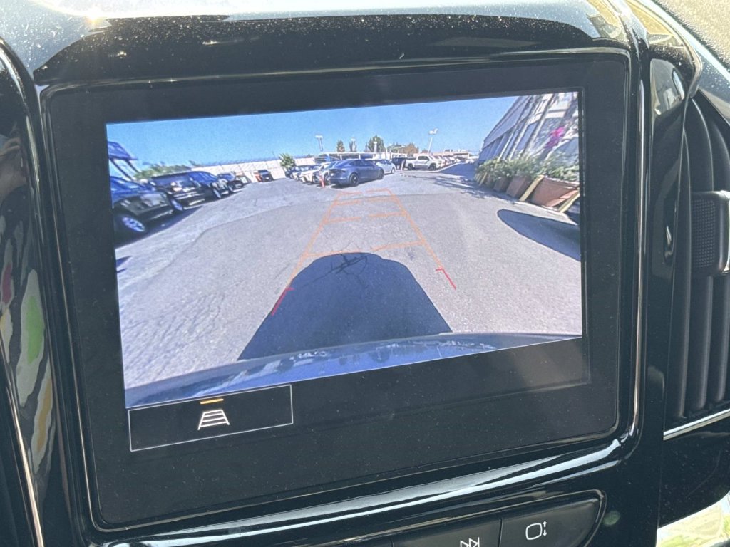 Used 2023 Chevrolet Traverse LT FWD image 21