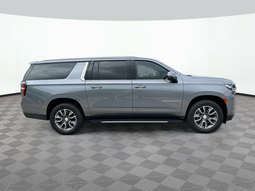 Used 2021 Chevrolet Suburban LT w/ Luxury Package RWD image 4