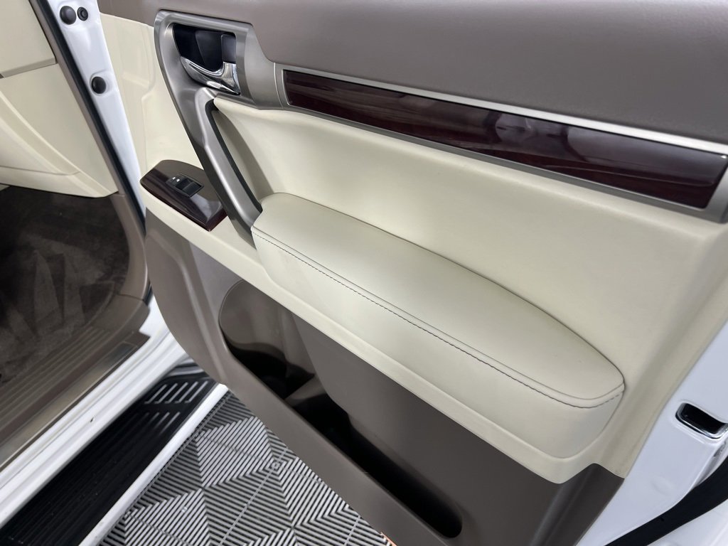 Used 2016 Lexus GX 460 Luxury image 34