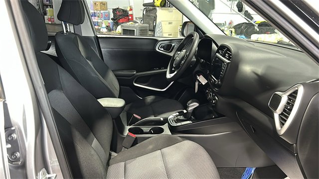 Used 2023 Kia Soul LX w/ LX Technology Package image 12