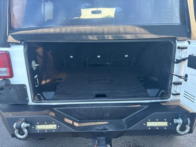 Used 2018 Jeep Wrangler Unlimited Sahara w/ Connectivity Group AWD/4WD image 11