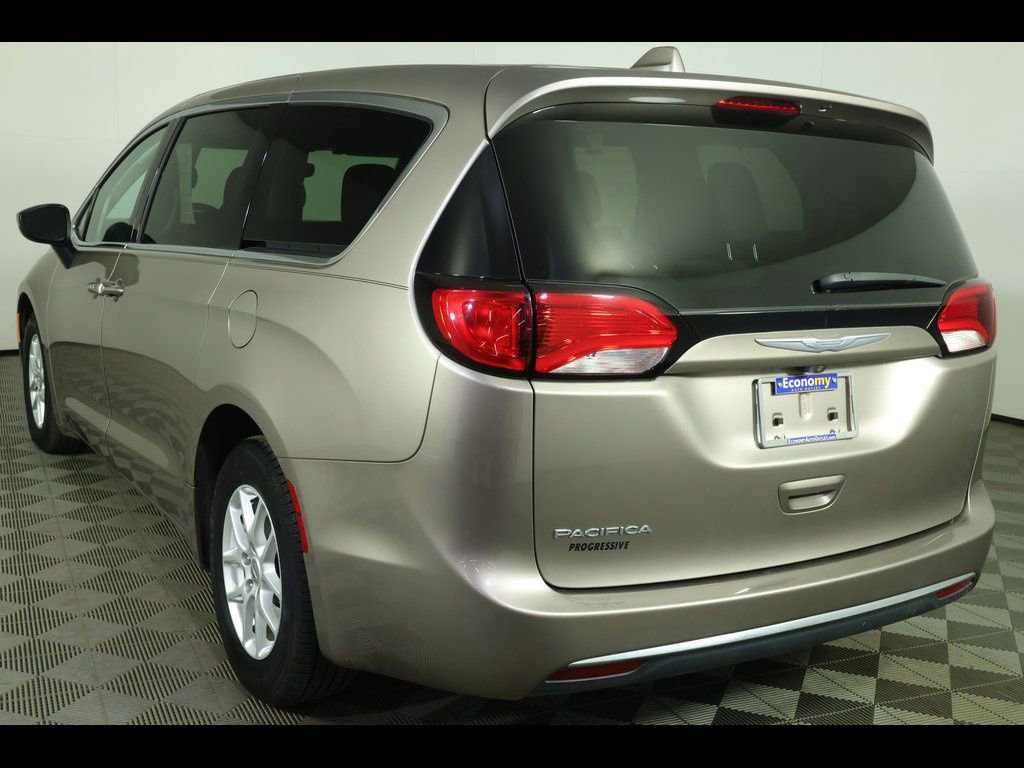 Used 2017 Chrysler Pacifica Touring Plus FWD image 6