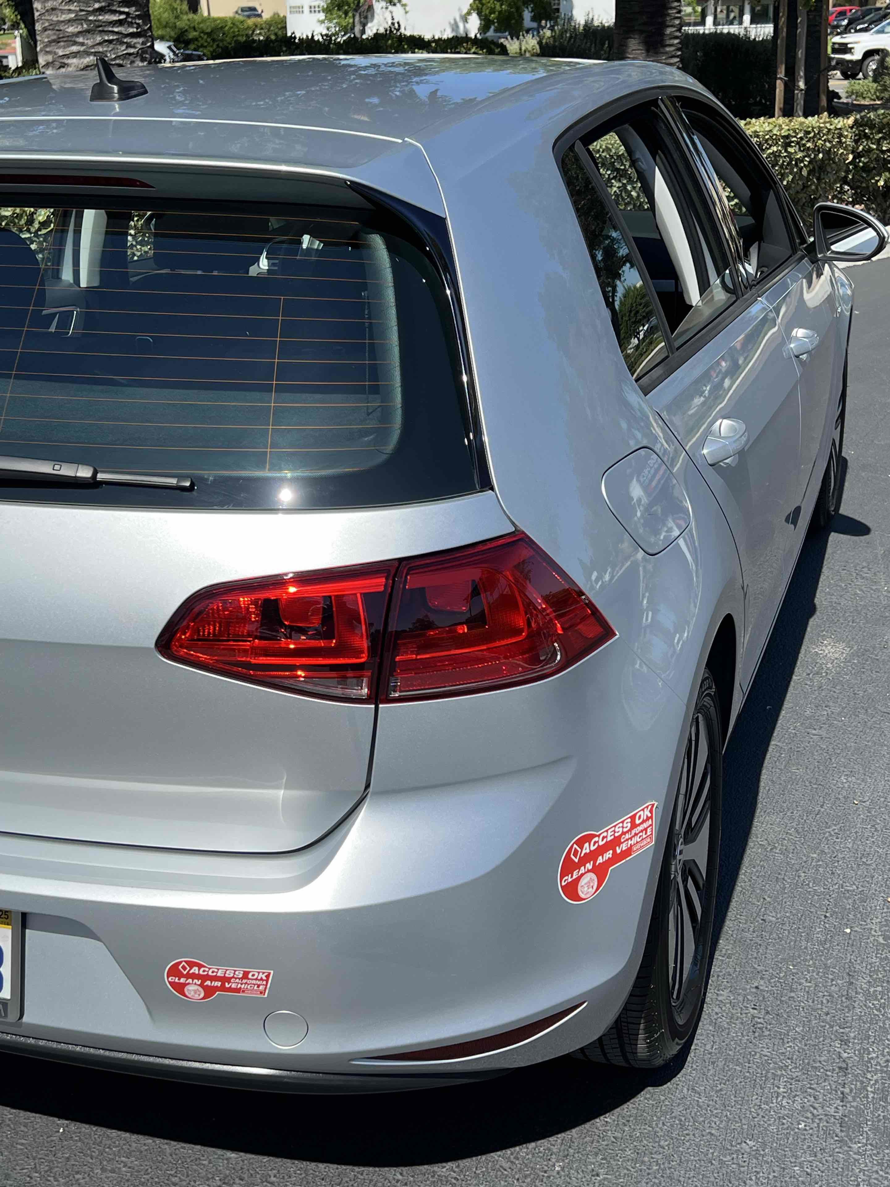 Used 2016 Volkswagen e-Golf SE w/ DC Fast Charging Package image 52