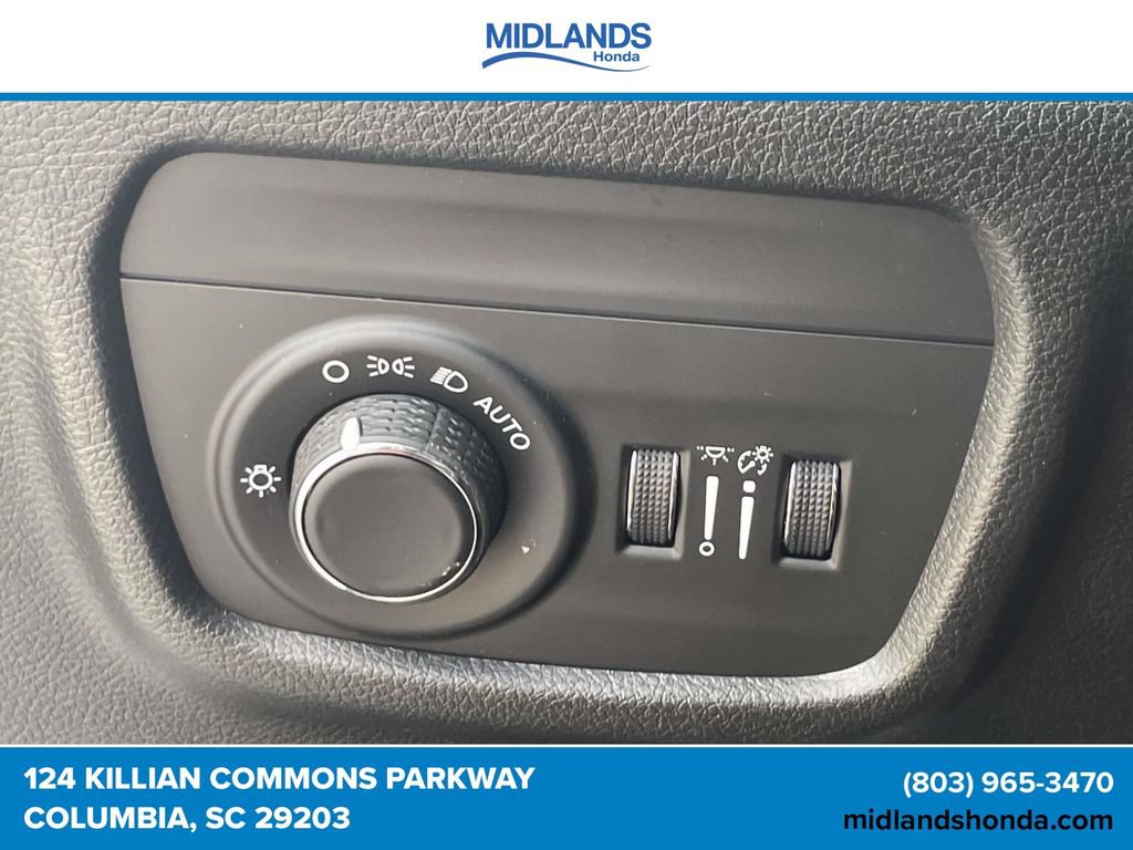 Used 2023 Jeep Grand Cherokee Altitude RWD image 18