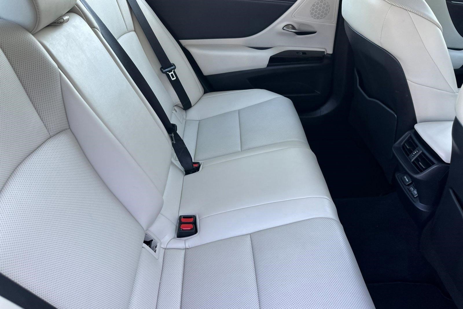 Certified 2025 Lexus ES 300h w/ Premium Package image 29