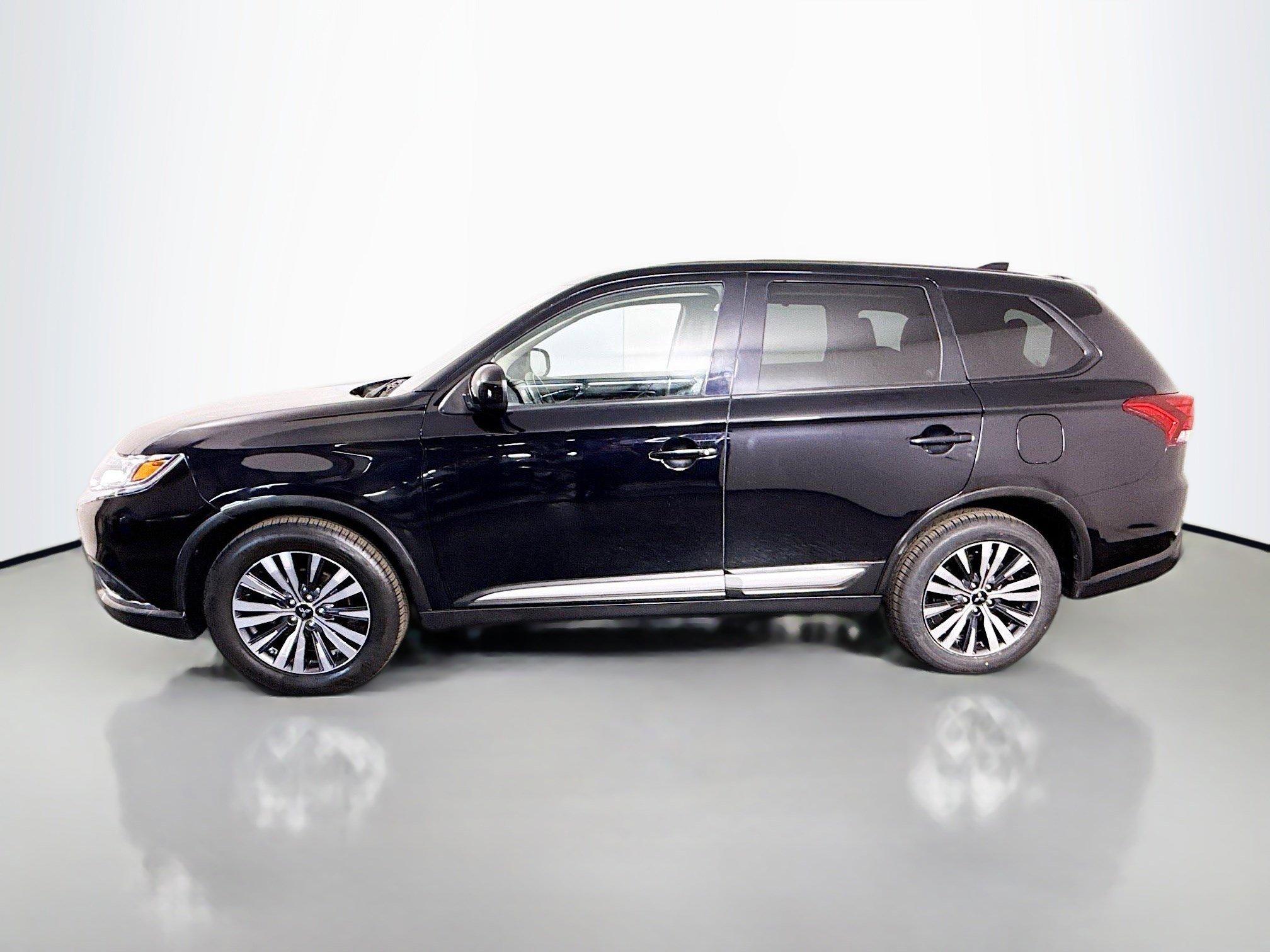 Used 2020 Mitsubishi Outlander ES image 6