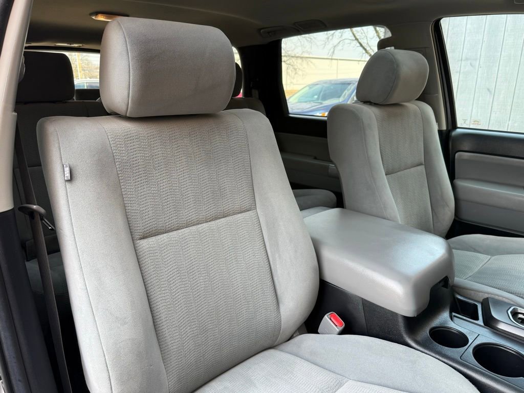 Used 2019 Toyota Sequoia SR5 AWD/4WD image 22