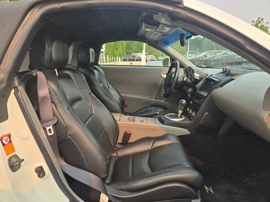 Used 2004 Nissan 350Z Touring RWD image 11