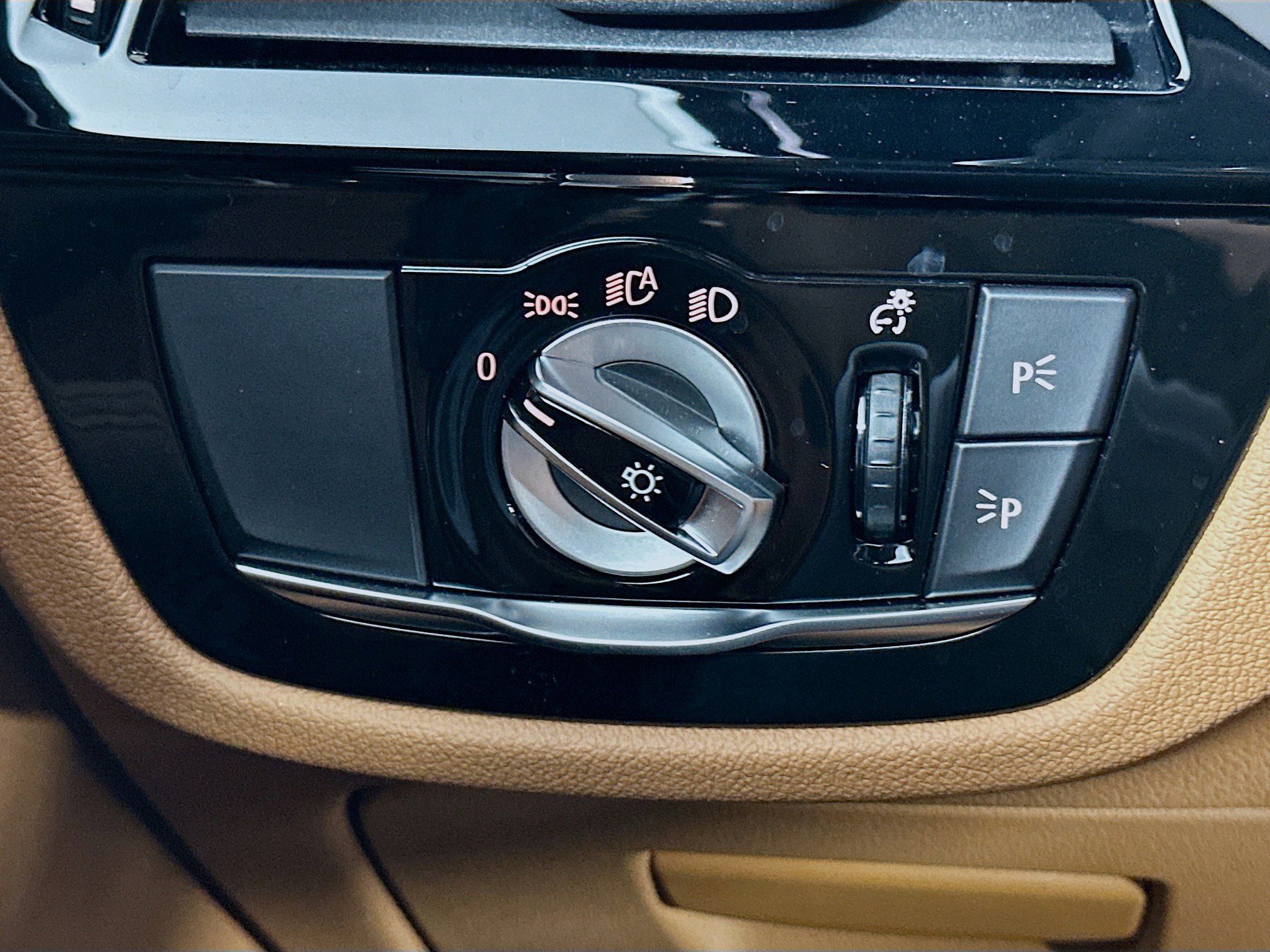 Used 2023 BMW 530e w/ Convenience Package image 17