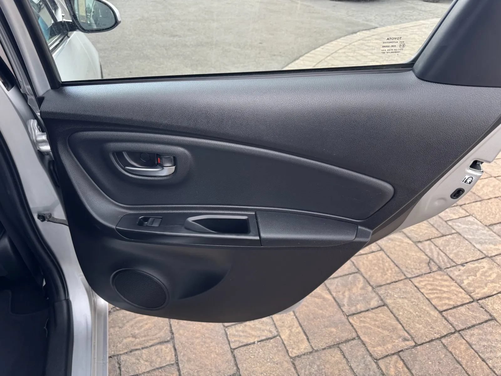 Used 2018 Toyota Yaris SE w/ Carpet Mat Package FWD image 26