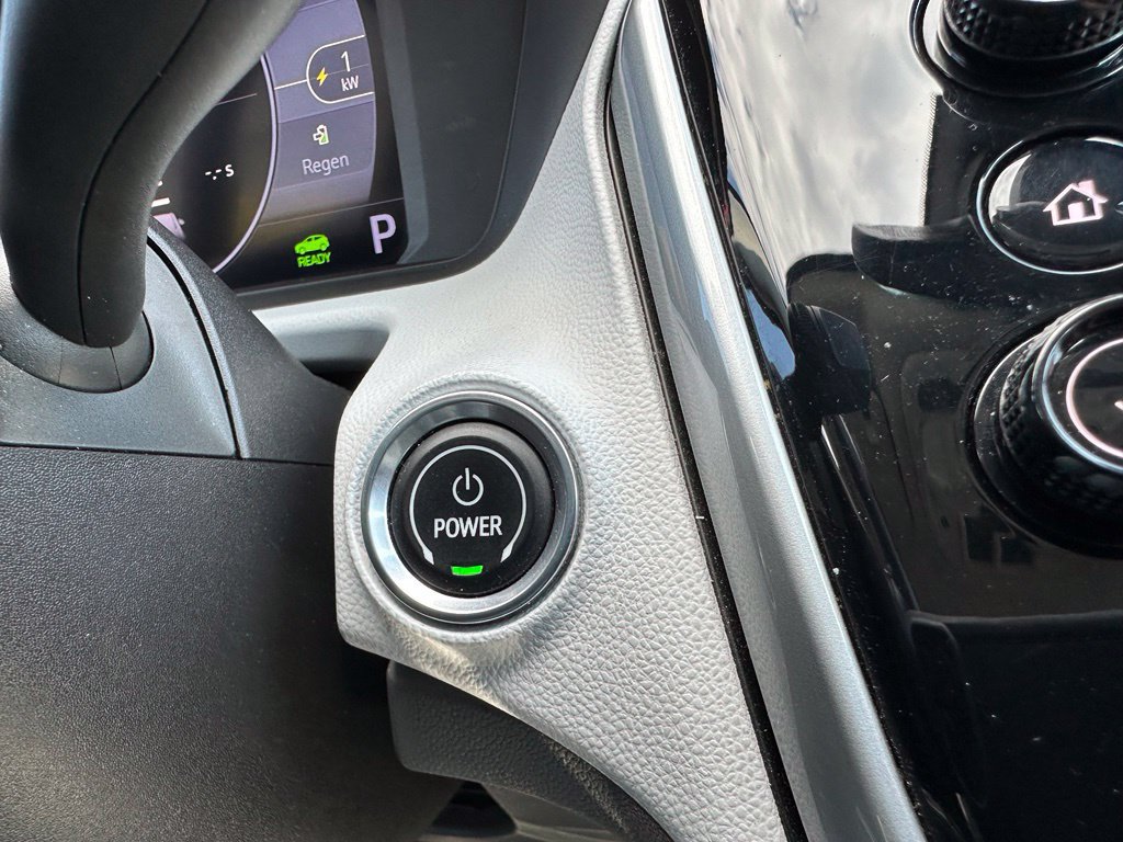 Used 2023 Chevrolet Bolt EUV Premier w/ Sun & Sound Package FWD image 13