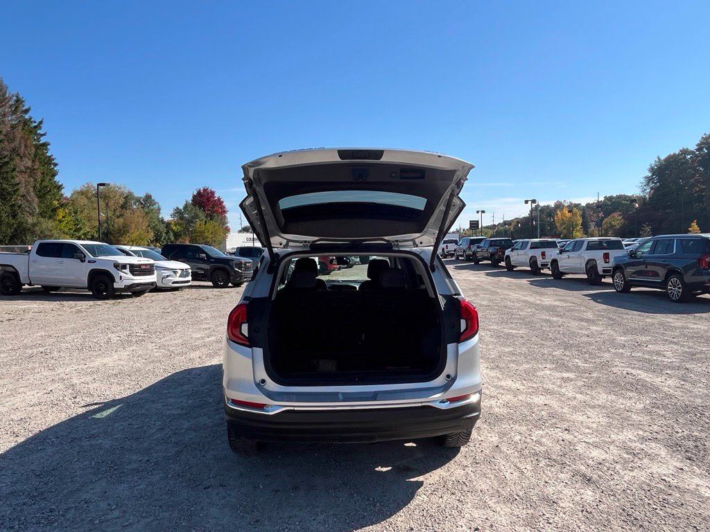 Used 2022 GMC Terrain SLT w/ LPO, Floor Liner Package AWD/4WD image 11