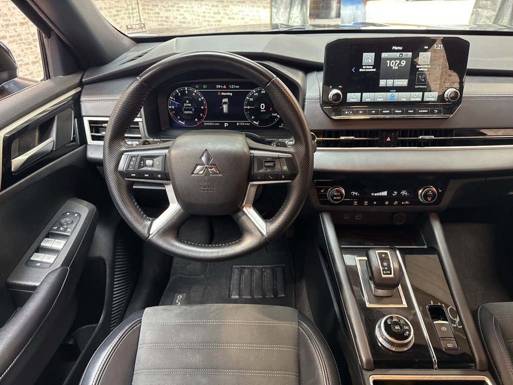 Used 2023 Mitsubishi Outlander SE Black Edition image 16