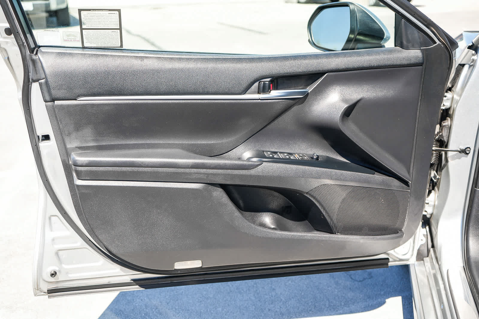 Used 2018 Toyota Camry SE FWD image 22