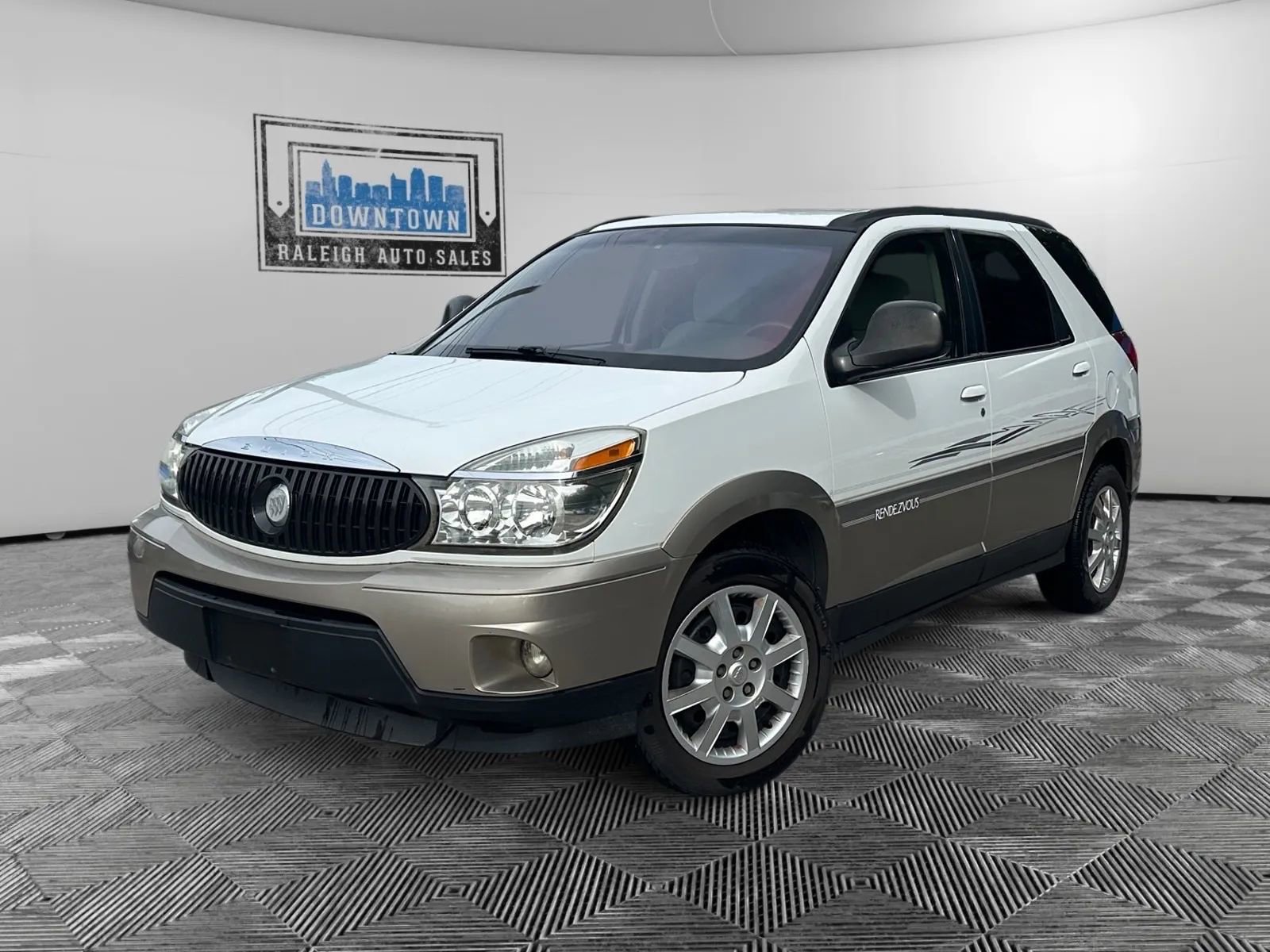 Used 2005 Buick Rendezvous CX image 2