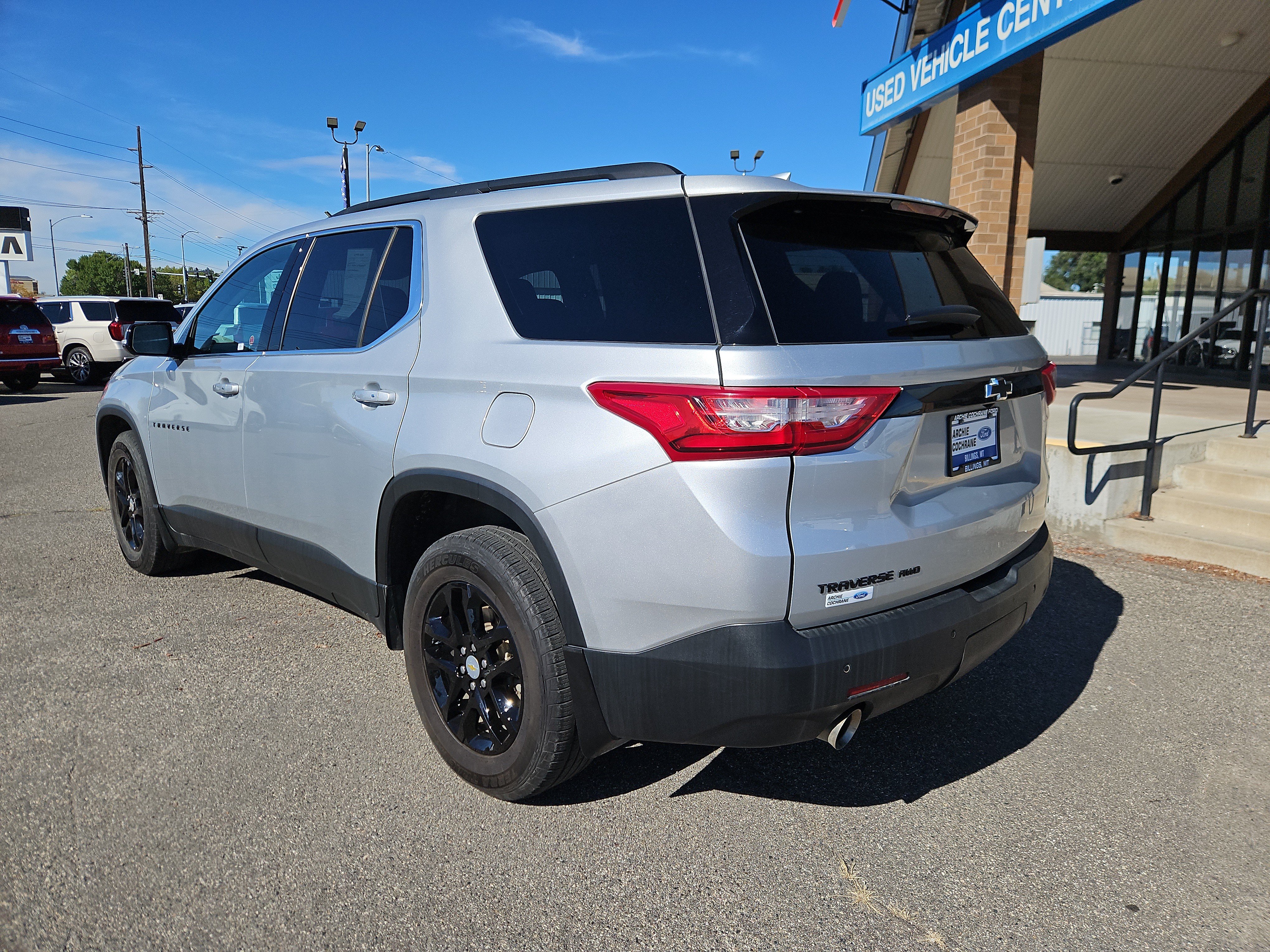 Used 2019 Chevrolet Traverse LT w/ LPO, Blackout Package AWD/4WD image 3