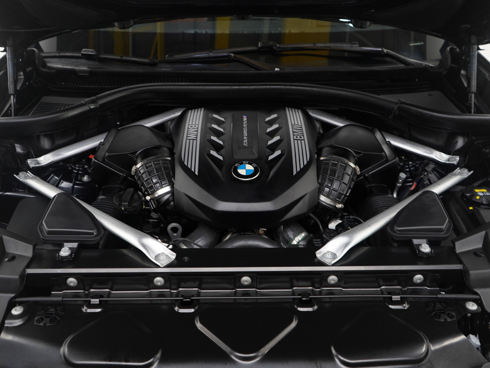 Used 2023 BMW X5 M50i w/ Executive Package image 32