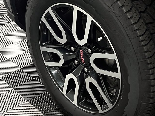 Used 2023 GMC Sierra 1500 AT4 w/ AT4 Preferred Package AWD/4WD image 9